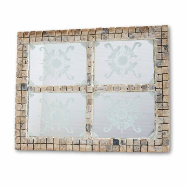 ESPEJO RECTANGULAR con el marco realizado con venecitas de mármol, intervenido con  con textura artesanal y espejo.